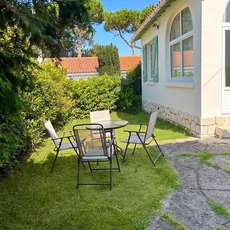 Hébergement de vacances Maison Cosy à Avec Jardin *